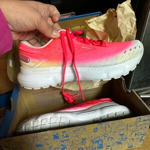 Brooks Women's Pink Running Shoes 7